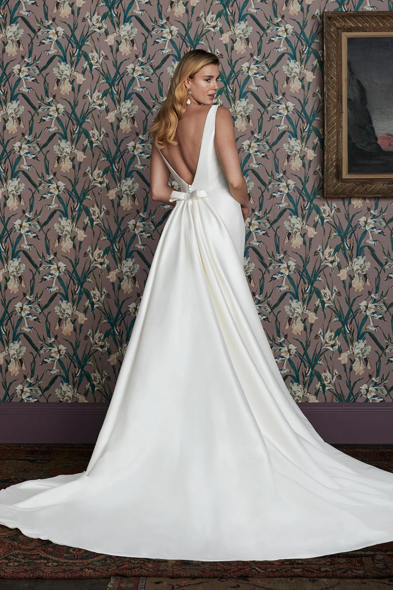 Justin Alexander Signature 99143 Wedding Dress Sample