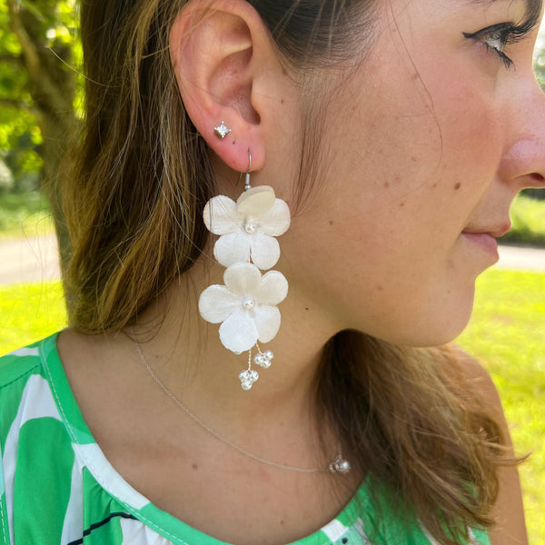 White Flowers with pearls Earrings