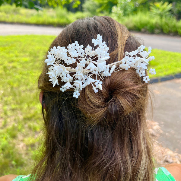 Wax Flowers & White Pearls Comb