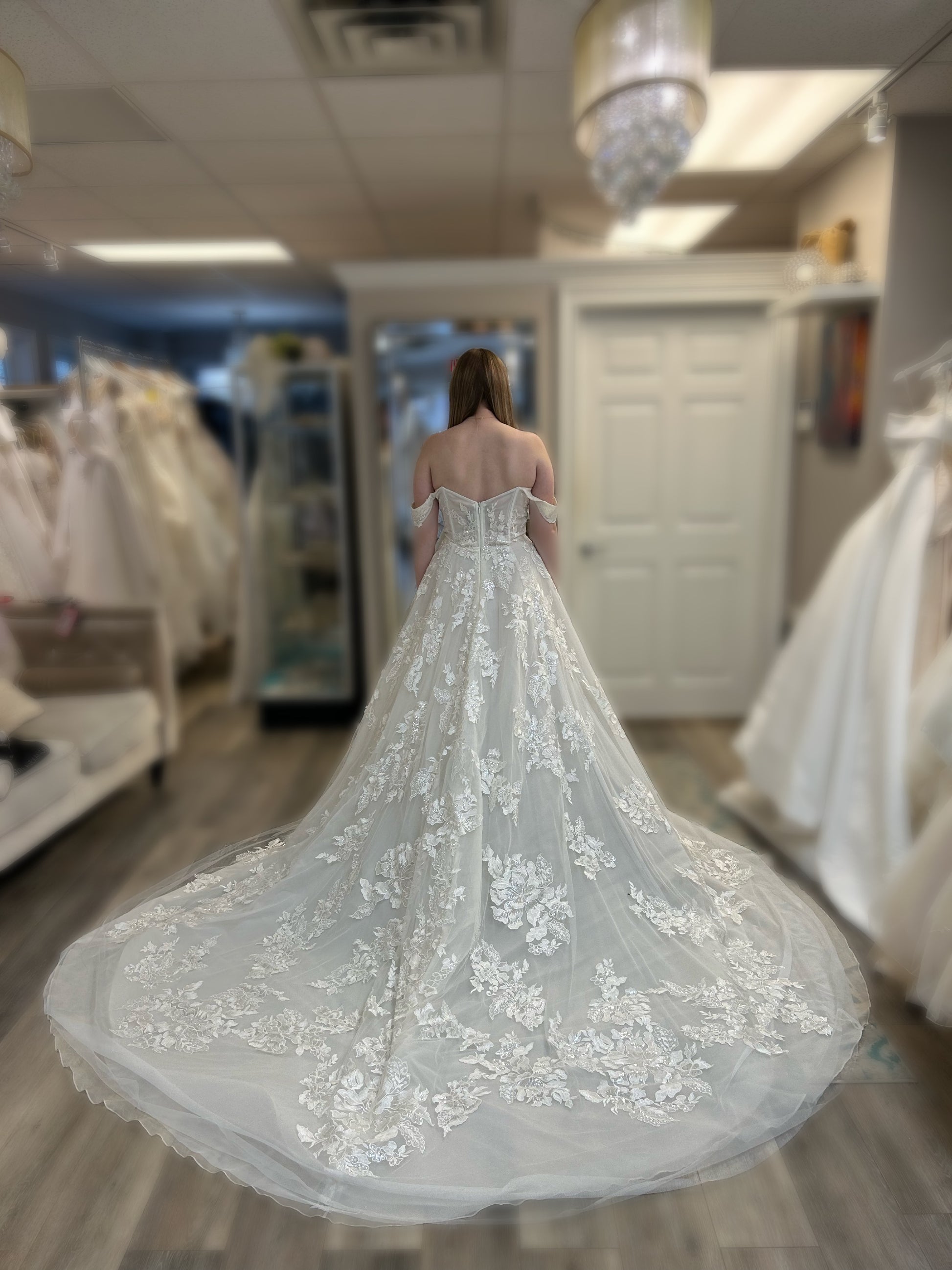 Yumi Katsura 'Melly' Wedding Dress Sample