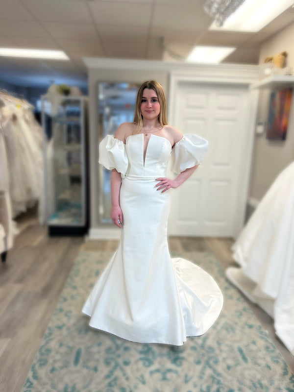Paloma Blanca 5005 Wedding Dress Sample