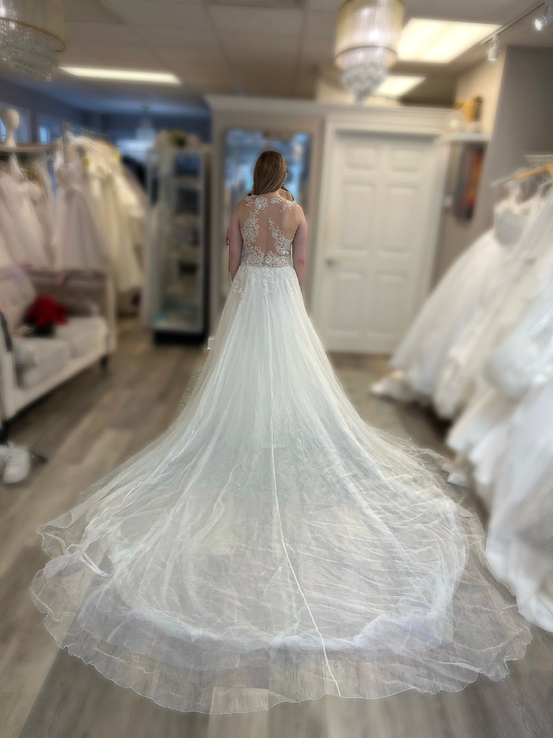 Atelier Pronovias 'Hadda' Wedding Dress Sample