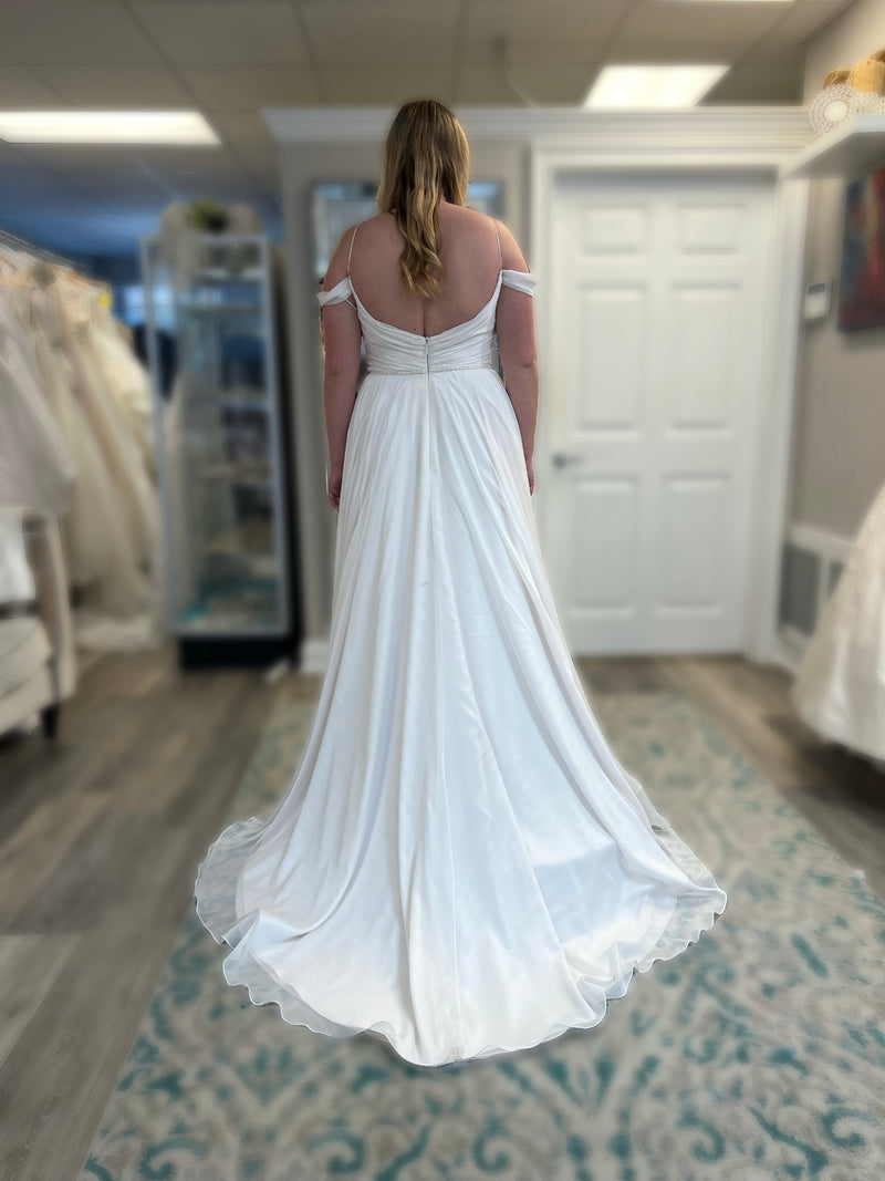 Paloma Blanca 4834 Wedding Dress Sample