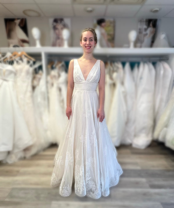 Lea-Ann Belter 'Jacaranda' Wedding Dress Sample