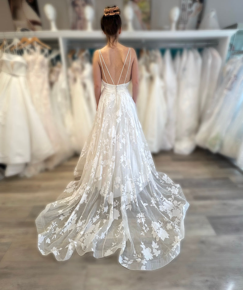 Lea-Ann Belter 'Phoebe' Wedding Dress Sample
