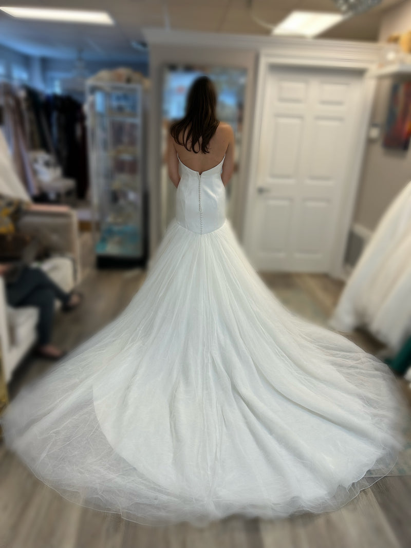 Justin Alexander Signature 9903 Wedding Dress Sample