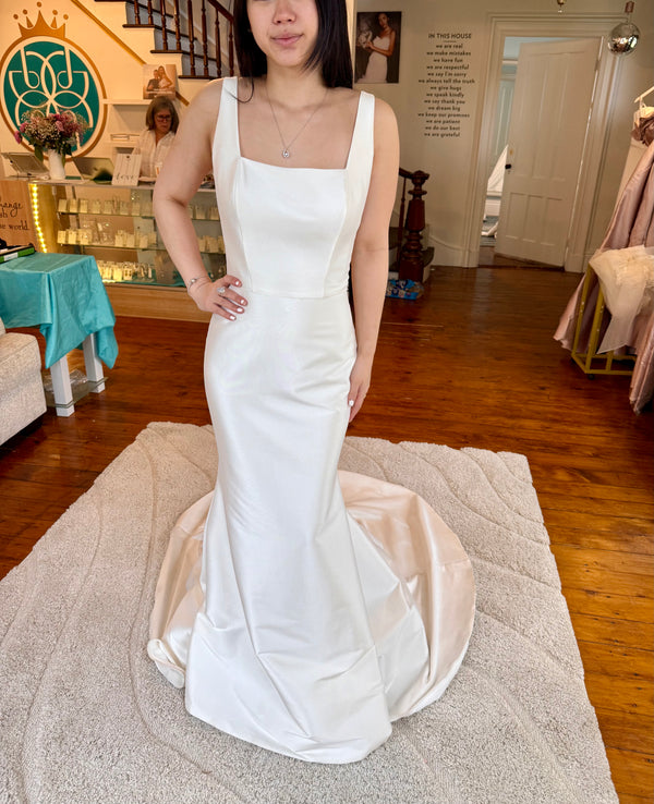 Justin Alexander Signature 99143 Wedding Dress Sample