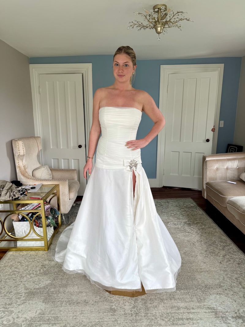 Justina McCaffery JM110 Wedding Dress Sample