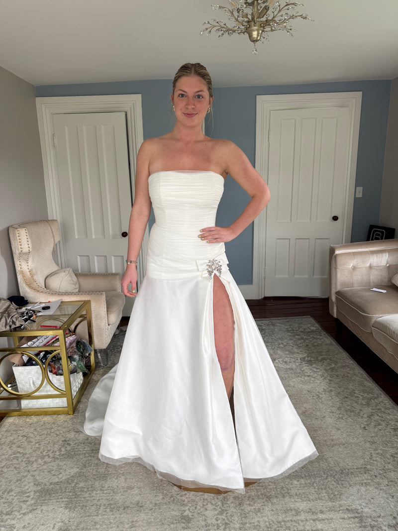 Justina McCaffery JM110 Wedding Dress Sample