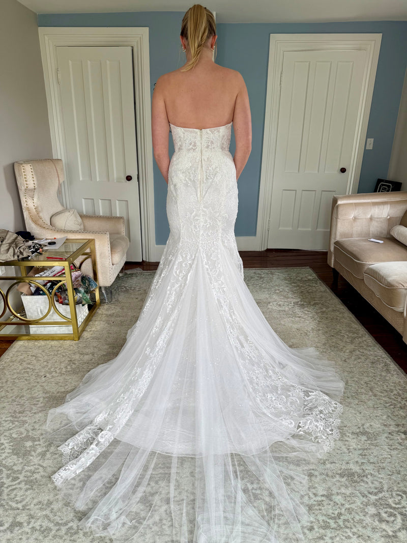 Lea- Ann Belter 'Serena' Wedding Dress Sample