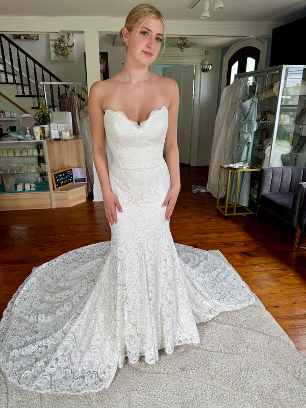 Paloma Blanca 4797 Wedding Dress Sample