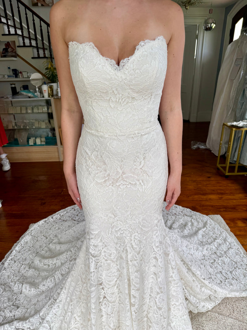 Paloma Blanca 4797 Wedding Dress Sample