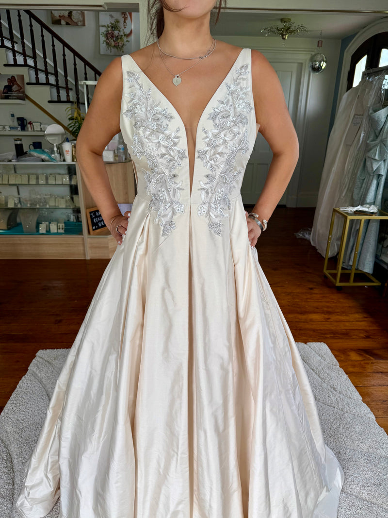 Paloma Blanca 4825 Wedding Dress Sample