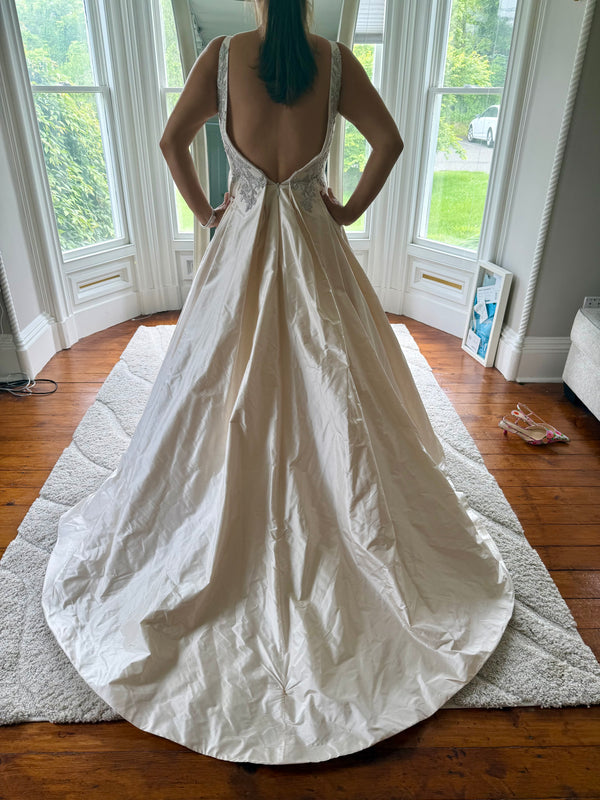 Paloma Blanca 4825 Wedding Dress Sample