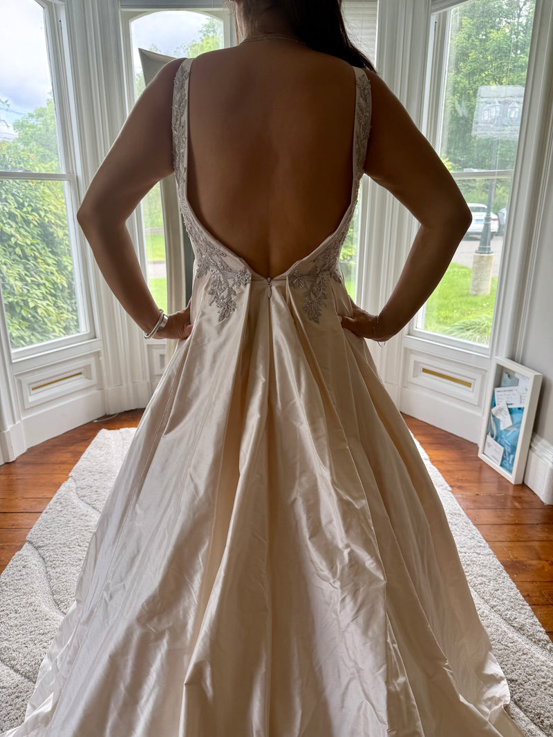 Paloma Blanca 4825 Wedding Dress Sample