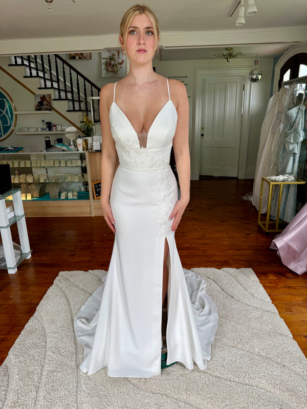 Paloma Blanca 5011 Wedding Dress Sample