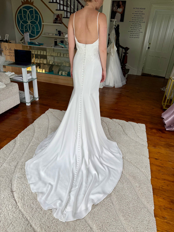 Paloma Blanca 5011 Wedding Dress Sample