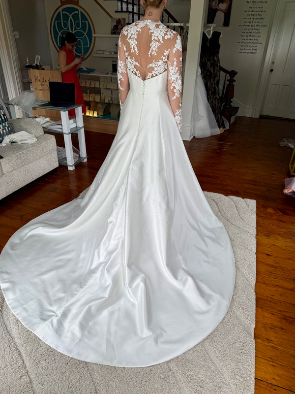 Paloma Blanca P5051 Wedding Dress Sample