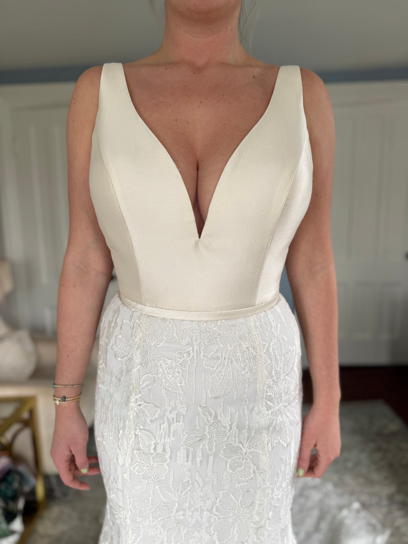 Yumi Katsura 'Kendall' Wedding Dress Sample