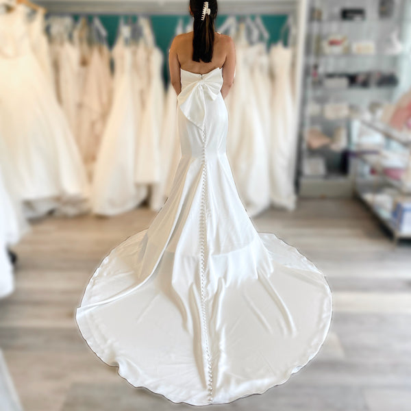 Paloma Blanca 4926 Wedding Dress Sample