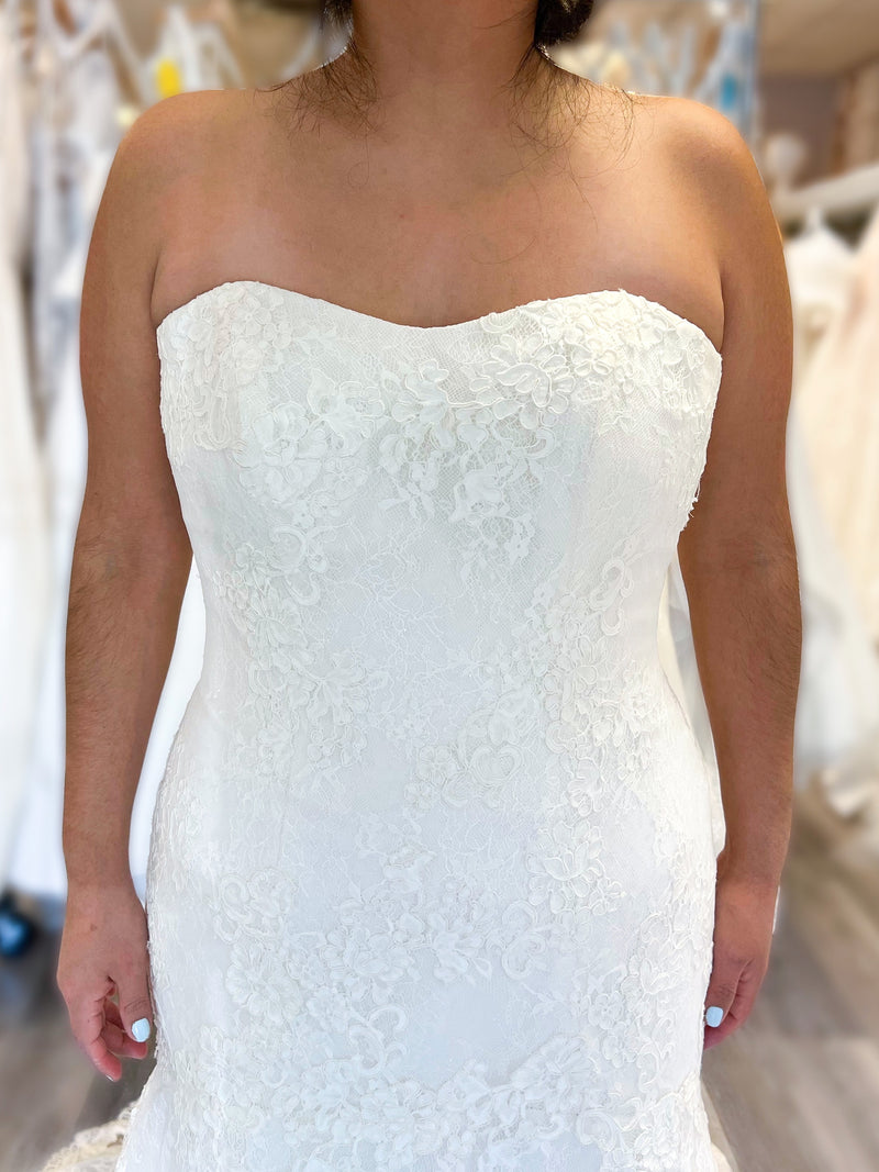 Lea-Ann Belter Daria Wedding Dress Sample