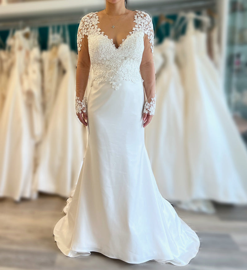 Paloma Blanca 4799 Wedding Dress Sample