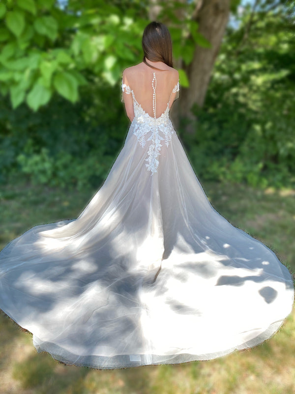 Yumi Katsura 'Katie' Wedding Dress Sample