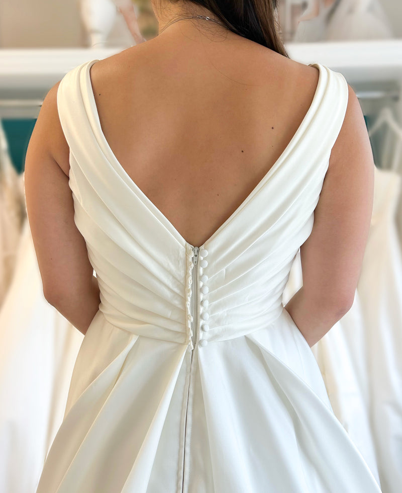 Lea-Ann Belter Aubrey Wedding Dress Sample