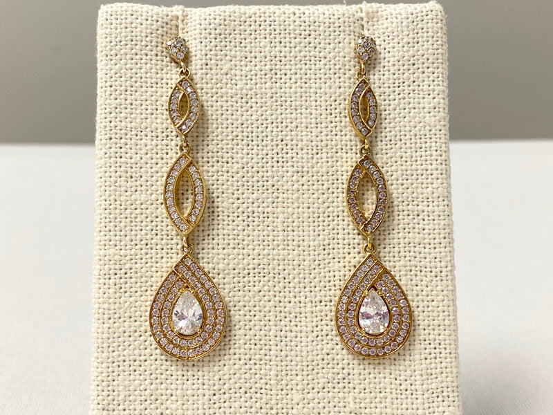 Gold oval dangle earrings - The Persnickety Bride