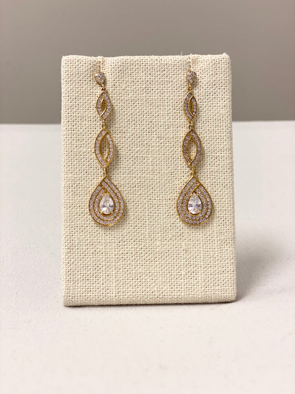 Gold oval dangle earrings - The Persnickety Bride