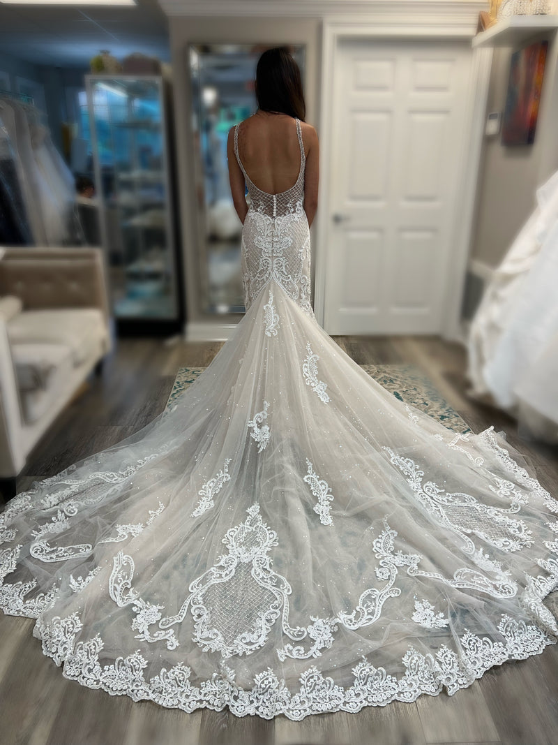 Justin Alexander Signature 99008 Wedding Dress Sample