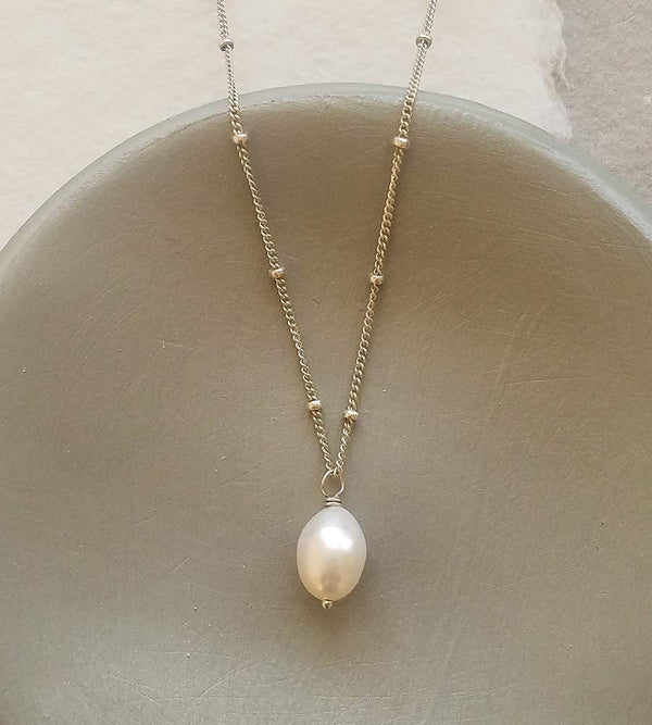 Molly Pearl Necklace