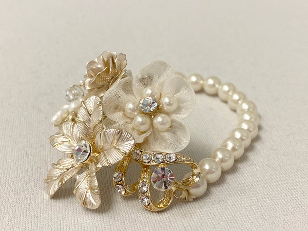 Triple Flowers Pearl Bracelet - The Persnickety Bride